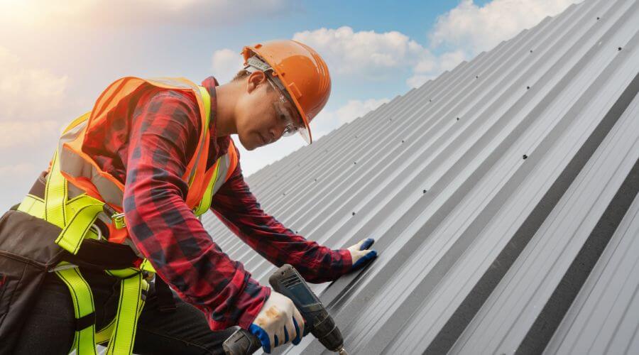 Professional gutter cleaning in Mill Spring, MO